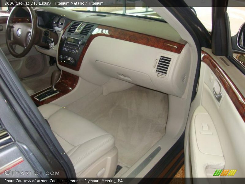 Titanium Metallic / Titanium 2006 Cadillac DTS Luxury