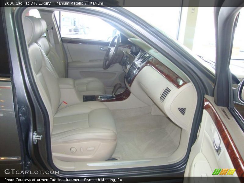 Titanium Metallic / Titanium 2006 Cadillac DTS Luxury