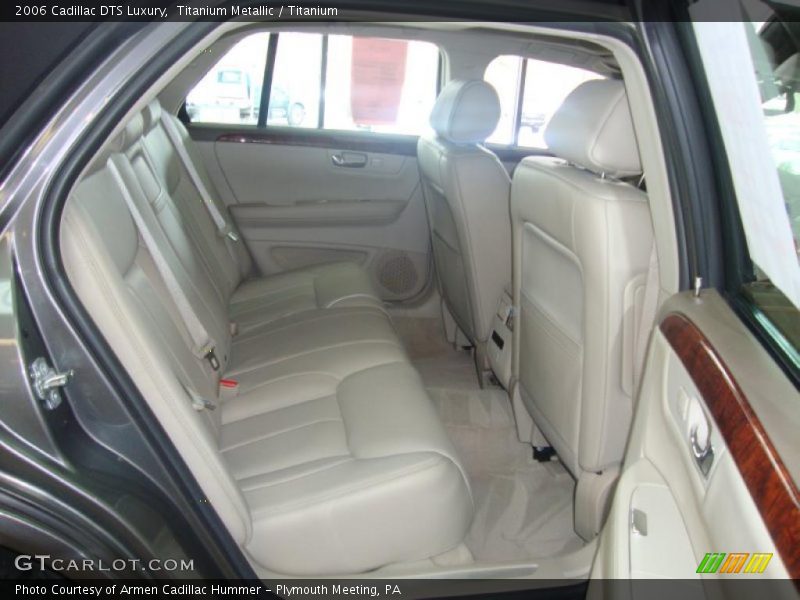 Titanium Metallic / Titanium 2006 Cadillac DTS Luxury