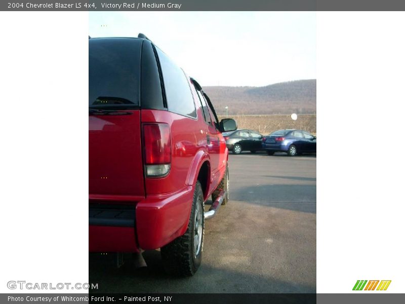 Victory Red / Medium Gray 2004 Chevrolet Blazer LS 4x4