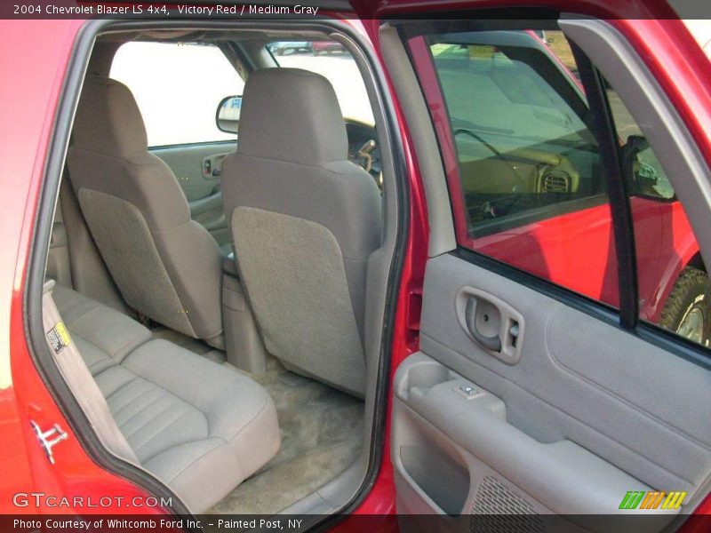 Victory Red / Medium Gray 2004 Chevrolet Blazer LS 4x4