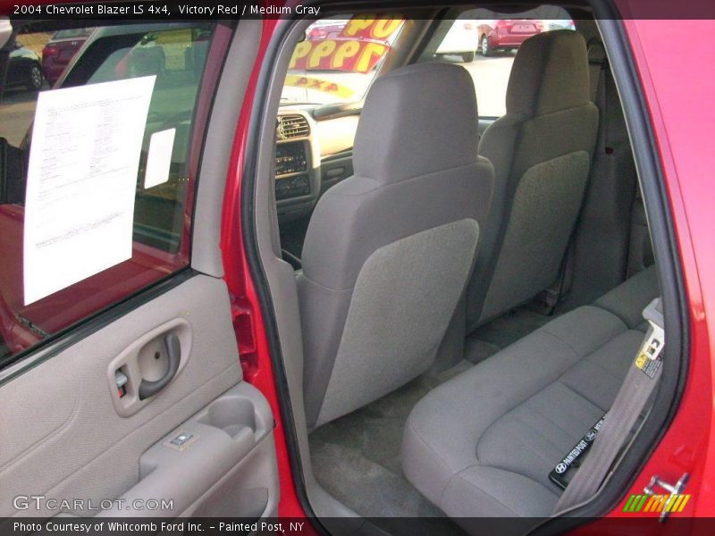 Victory Red / Medium Gray 2004 Chevrolet Blazer LS 4x4