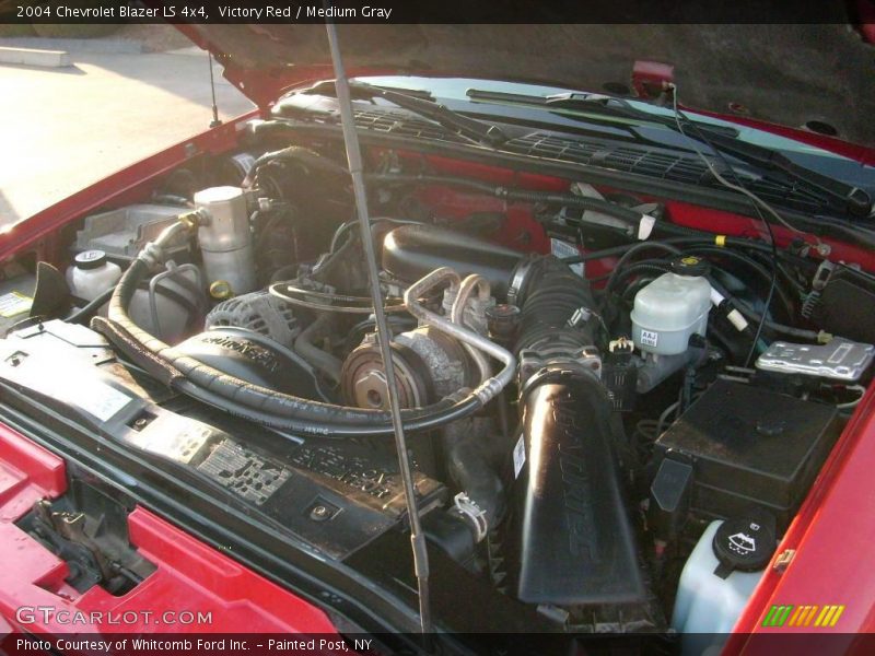 Victory Red / Medium Gray 2004 Chevrolet Blazer LS 4x4