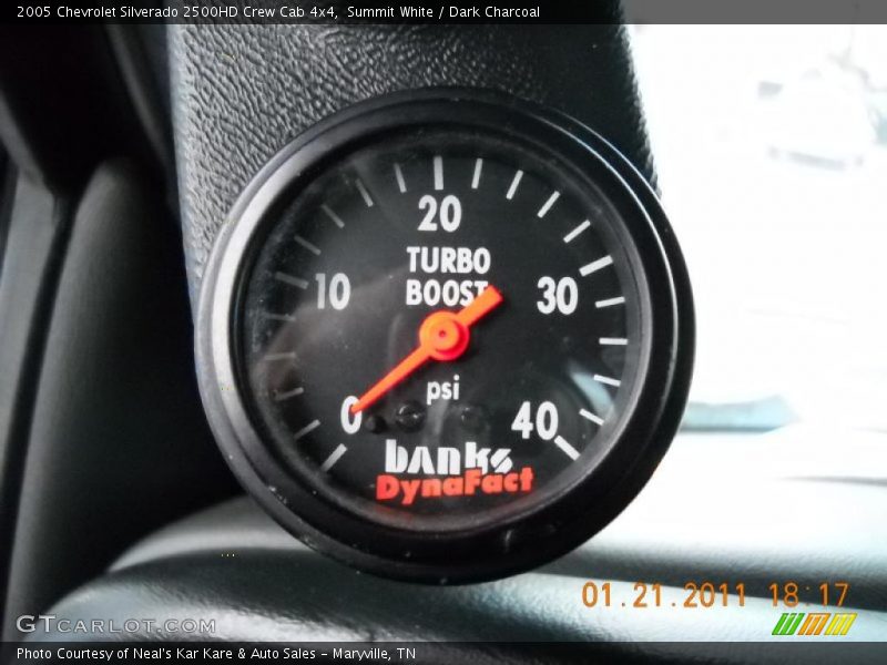 Summit White / Dark Charcoal 2005 Chevrolet Silverado 2500HD Crew Cab 4x4