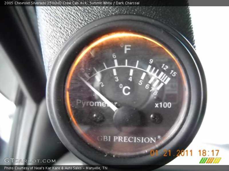 Summit White / Dark Charcoal 2005 Chevrolet Silverado 2500HD Crew Cab 4x4