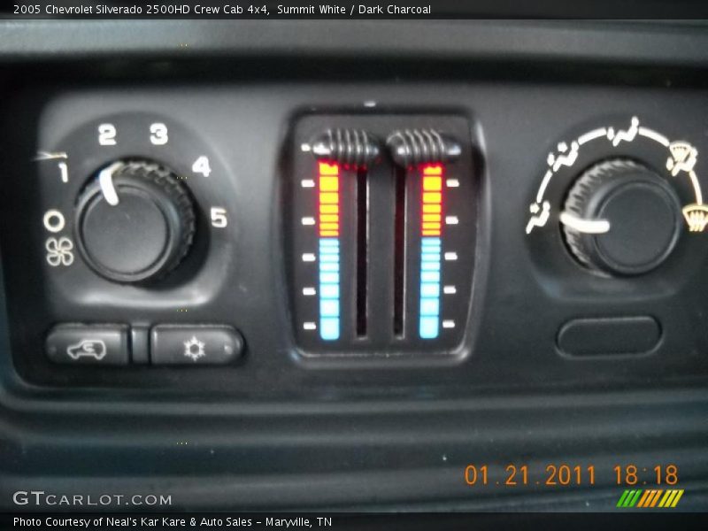 Summit White / Dark Charcoal 2005 Chevrolet Silverado 2500HD Crew Cab 4x4