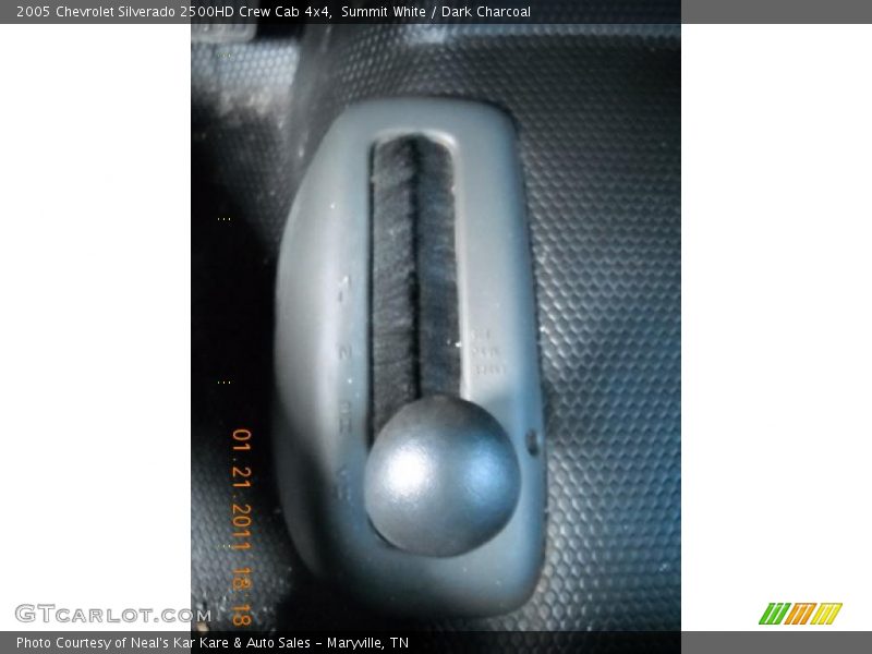 Summit White / Dark Charcoal 2005 Chevrolet Silverado 2500HD Crew Cab 4x4