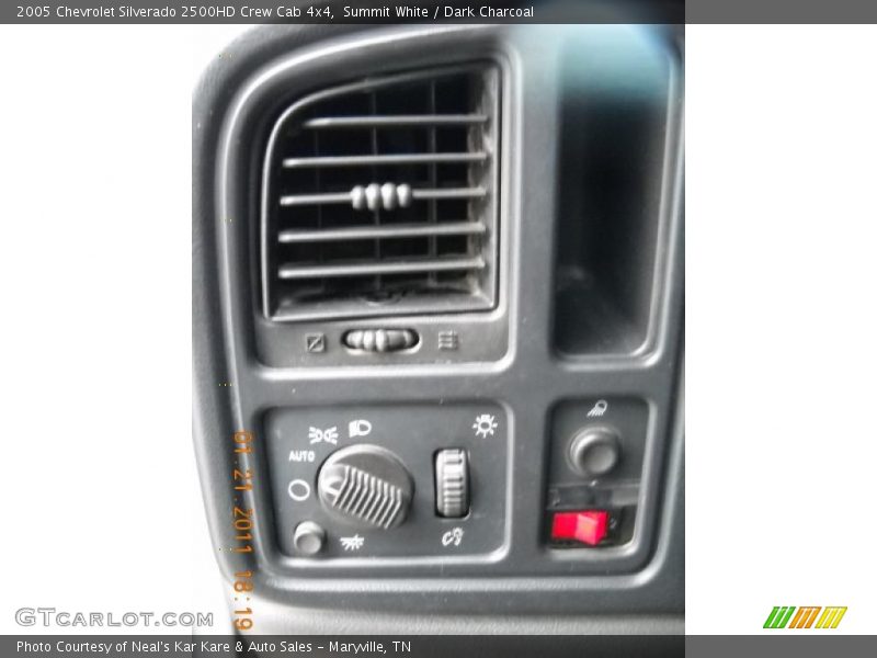 Summit White / Dark Charcoal 2005 Chevrolet Silverado 2500HD Crew Cab 4x4