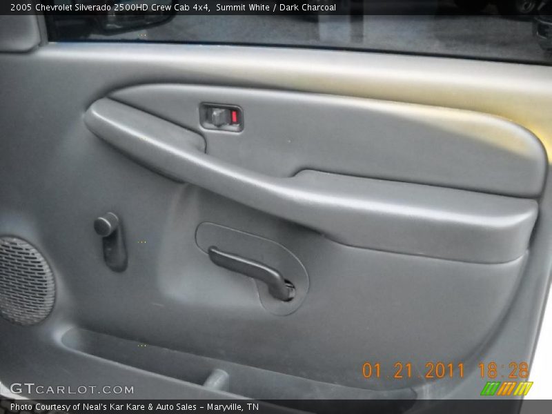 Summit White / Dark Charcoal 2005 Chevrolet Silverado 2500HD Crew Cab 4x4
