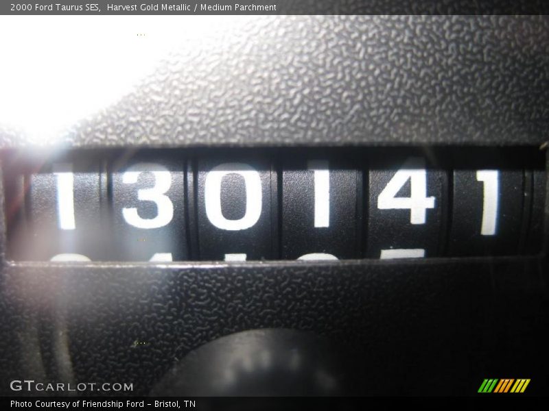 Harvest Gold Metallic / Medium Parchment 2000 Ford Taurus SES