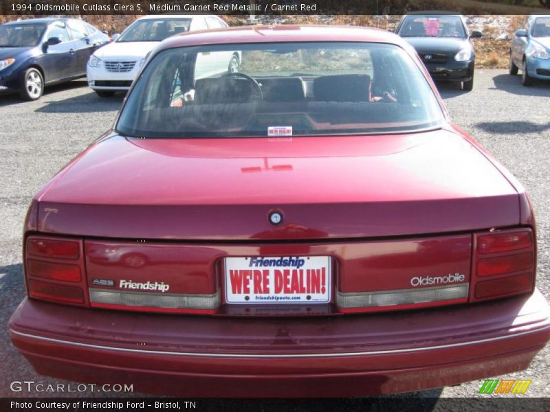 Medium Garnet Red Metallic / Garnet Red 1994 Oldsmobile Cutlass Ciera S