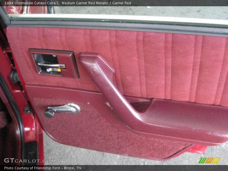 Medium Garnet Red Metallic / Garnet Red 1994 Oldsmobile Cutlass Ciera S