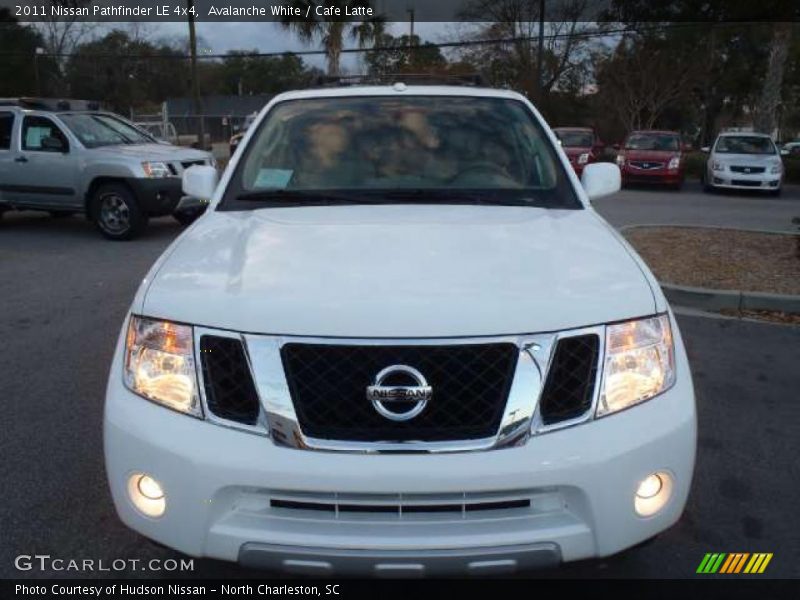 Avalanche White / Cafe Latte 2011 Nissan Pathfinder LE 4x4