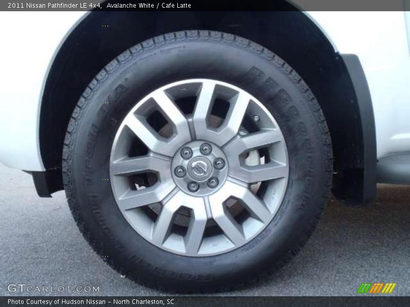  2011 Pathfinder LE 4x4 Wheel