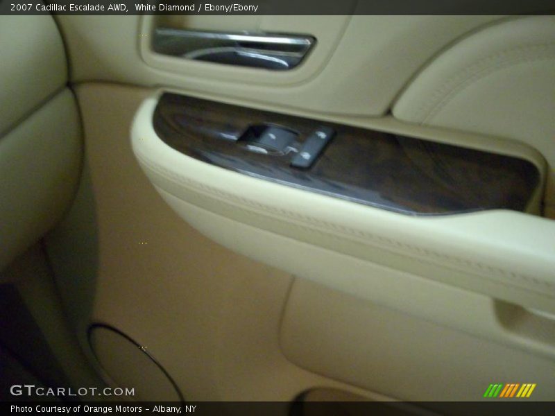 White Diamond / Ebony/Ebony 2007 Cadillac Escalade AWD