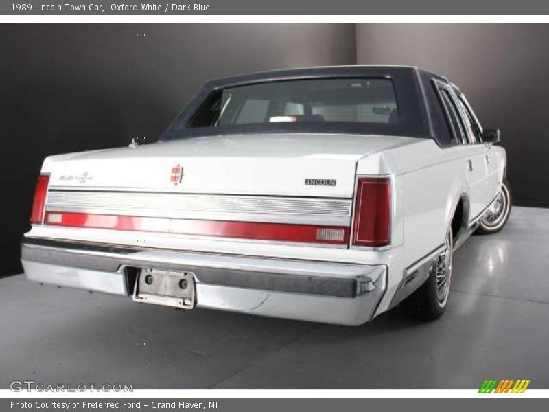 Oxford White / Dark Blue 1989 Lincoln Town Car