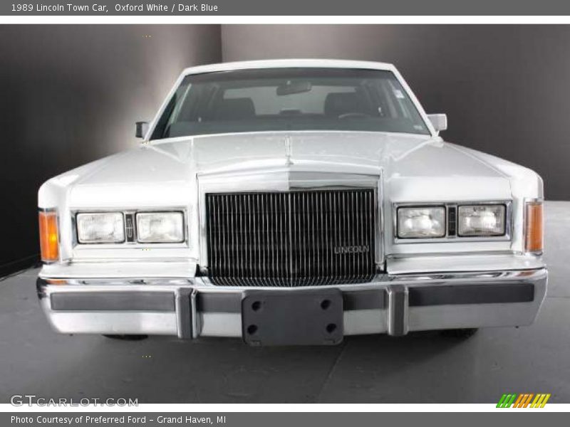 Oxford White / Dark Blue 1989 Lincoln Town Car