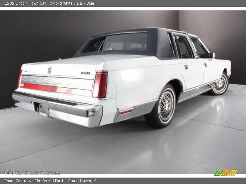 Oxford White / Dark Blue 1989 Lincoln Town Car