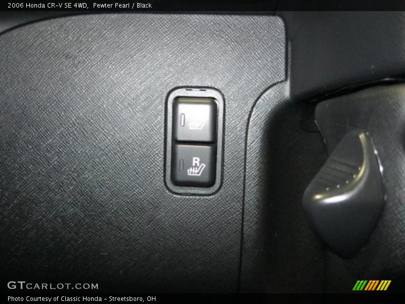 Pewter Pearl / Black 2006 Honda CR-V SE 4WD