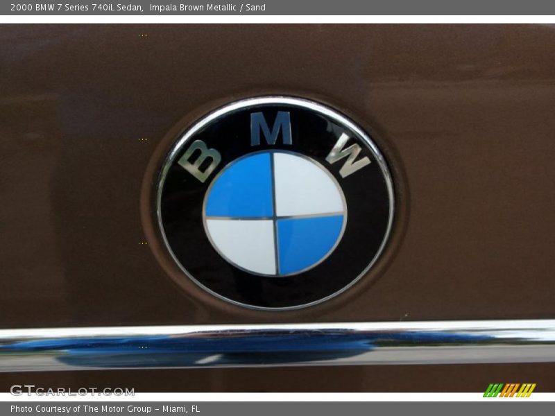  2000 7 Series 740iL Sedan Logo