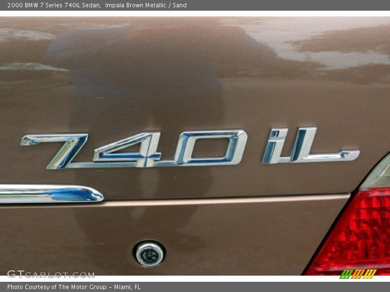  2000 7 Series 740iL Sedan Logo