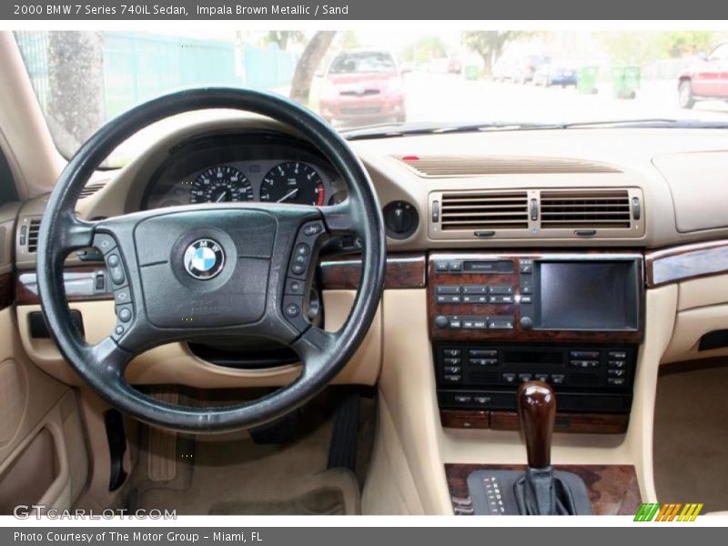 Dashboard of 2000 7 Series 740iL Sedan