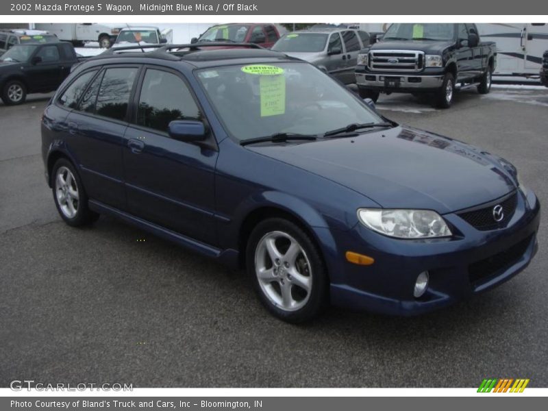 Front 3/4 View of 2002 Protege 5 Wagon