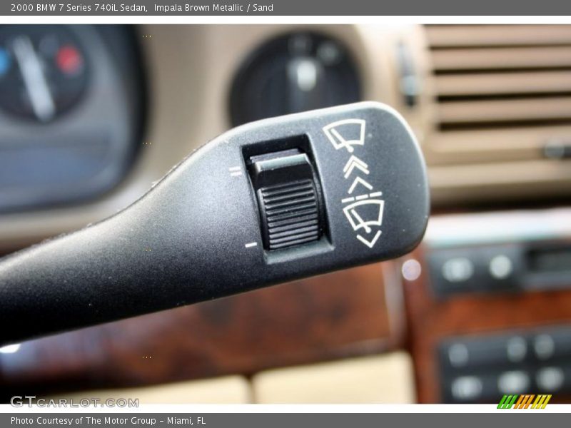 Controls of 2000 7 Series 740iL Sedan