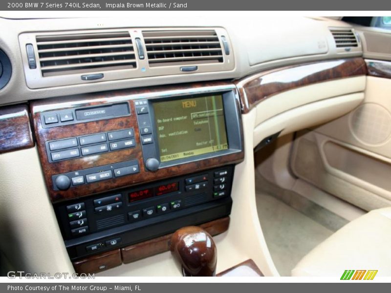 Controls of 2000 7 Series 740iL Sedan