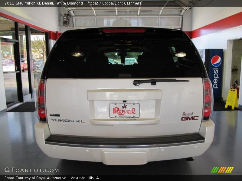 White Diamond Tintcoat / Cocoa/Light Cashmere 2011 GMC Yukon XL Denali
