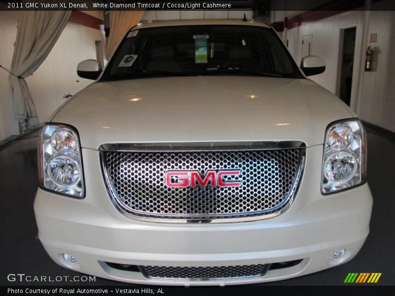 White Diamond Tintcoat / Cocoa/Light Cashmere 2011 GMC Yukon XL Denali