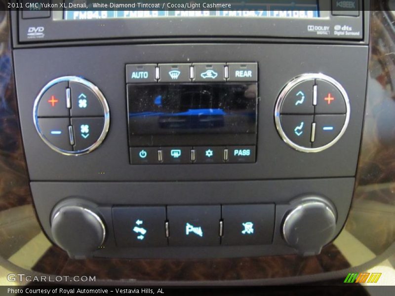 White Diamond Tintcoat / Cocoa/Light Cashmere 2011 GMC Yukon XL Denali