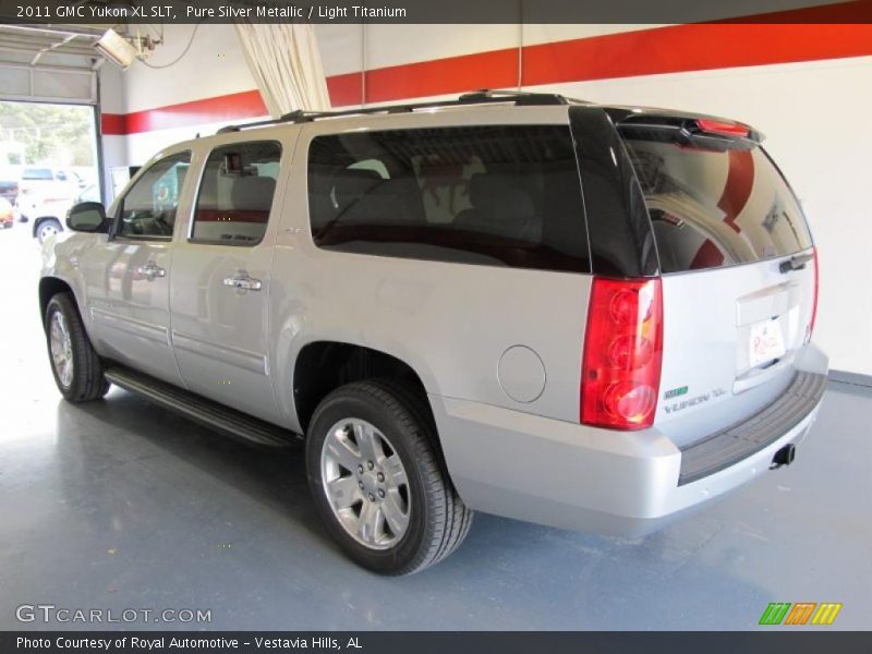 Pure Silver Metallic / Light Titanium 2011 GMC Yukon XL SLT