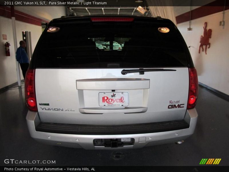 Pure Silver Metallic / Light Titanium 2011 GMC Yukon XL SLT