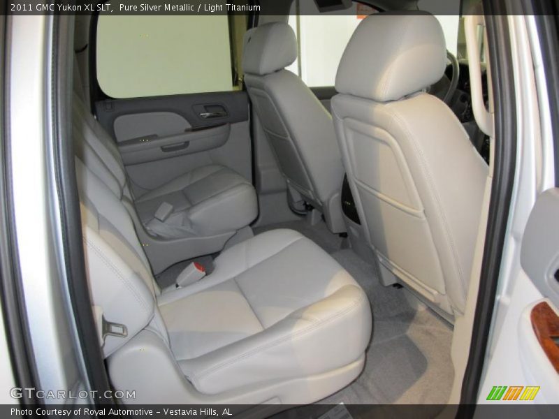 Pure Silver Metallic / Light Titanium 2011 GMC Yukon XL SLT