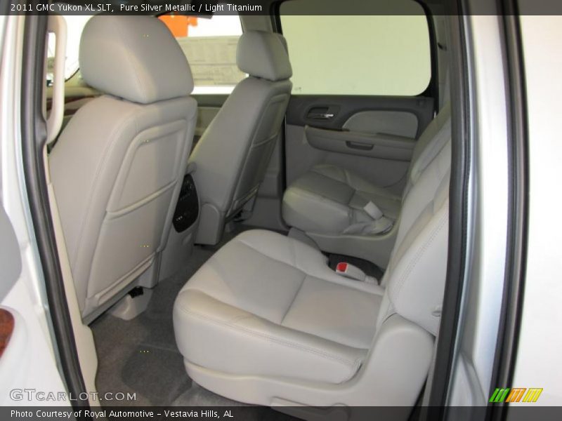 Pure Silver Metallic / Light Titanium 2011 GMC Yukon XL SLT