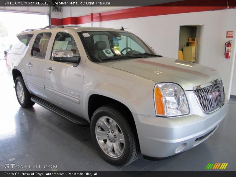Pure Silver Metallic / Light Titanium 2011 GMC Yukon XL SLT
