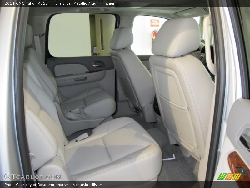 Pure Silver Metallic / Light Titanium 2011 GMC Yukon XL SLT