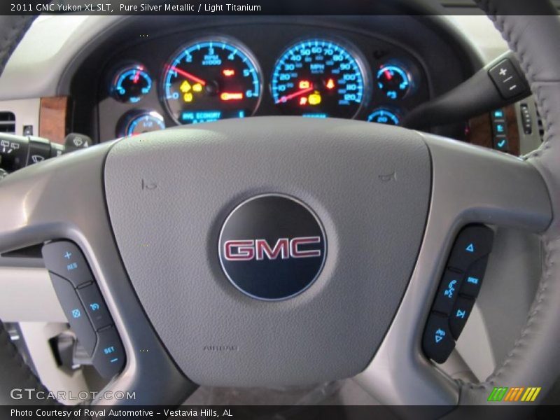 Pure Silver Metallic / Light Titanium 2011 GMC Yukon XL SLT