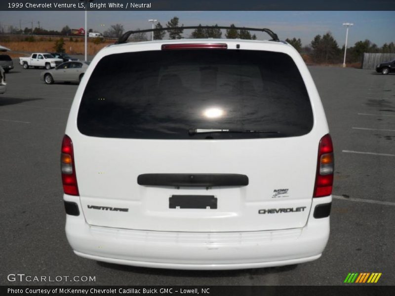 Bright White / Neutral 1999 Chevrolet Venture LS