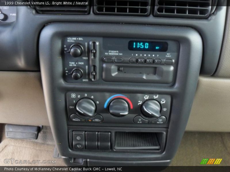 Bright White / Neutral 1999 Chevrolet Venture LS