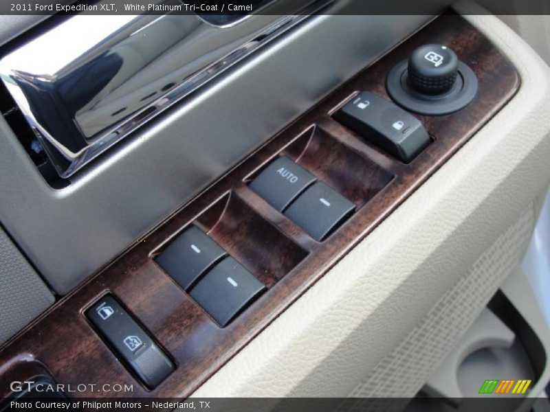 White Platinum Tri-Coat / Camel 2011 Ford Expedition XLT