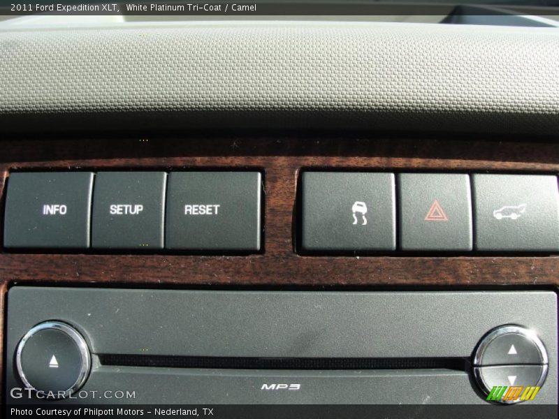 White Platinum Tri-Coat / Camel 2011 Ford Expedition XLT
