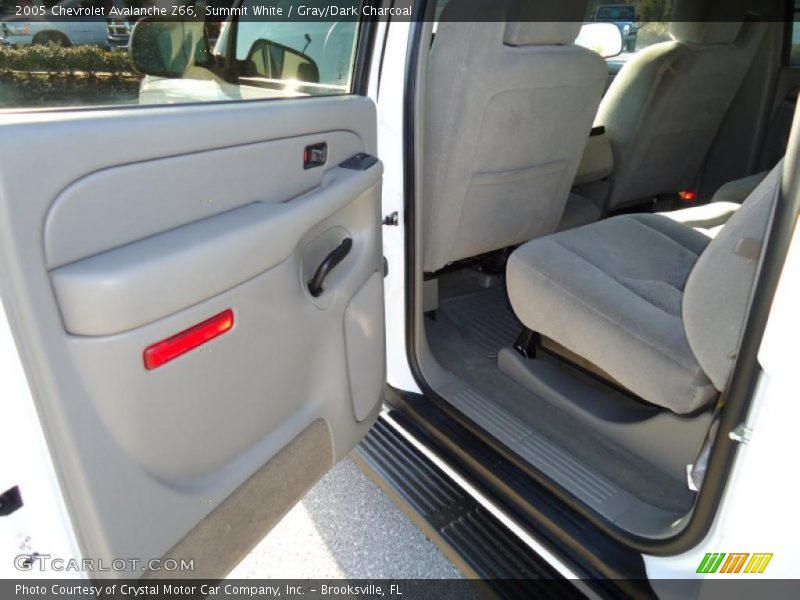 Summit White / Gray/Dark Charcoal 2005 Chevrolet Avalanche Z66