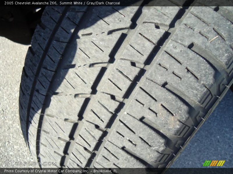 Summit White / Gray/Dark Charcoal 2005 Chevrolet Avalanche Z66