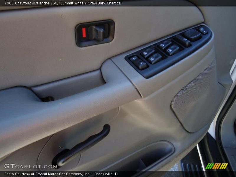 Summit White / Gray/Dark Charcoal 2005 Chevrolet Avalanche Z66
