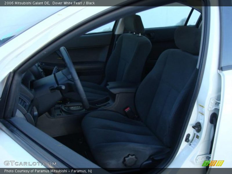 Dover White Pearl / Black 2006 Mitsubishi Galant DE