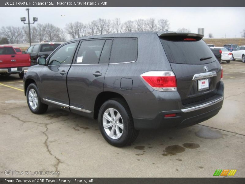 Magnetic Gray Metallic / Ash 2011 Toyota Highlander SE