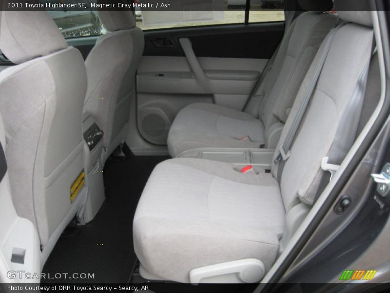 Magnetic Gray Metallic / Ash 2011 Toyota Highlander SE