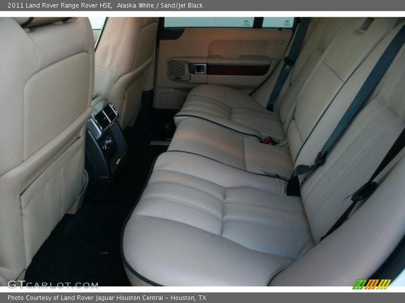 Alaska White / Sand/Jet Black 2011 Land Rover Range Rover HSE